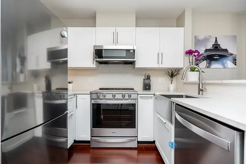 1403 1295 RICHARDS STREET - photo 4 of 23