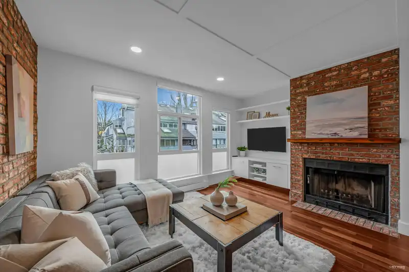 306 2110 CORNWALL AVENUE - photo 4 of 24