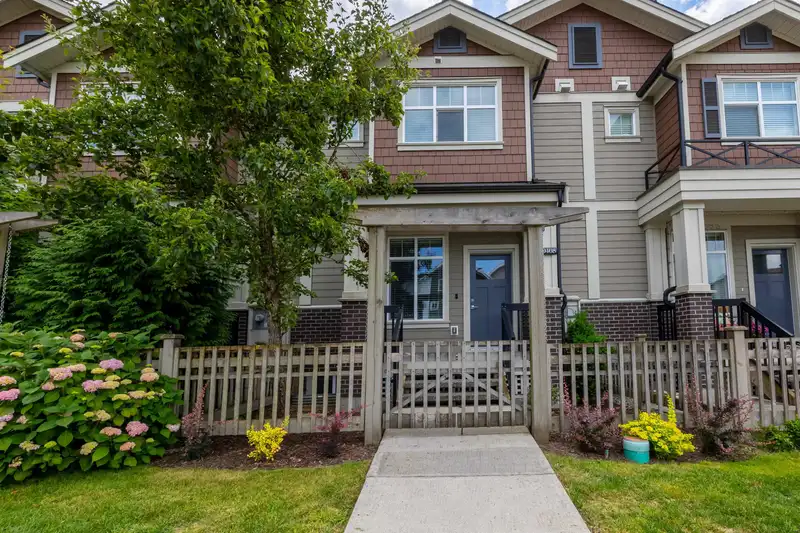 20408 84 AVENUE - photo 1 of 31