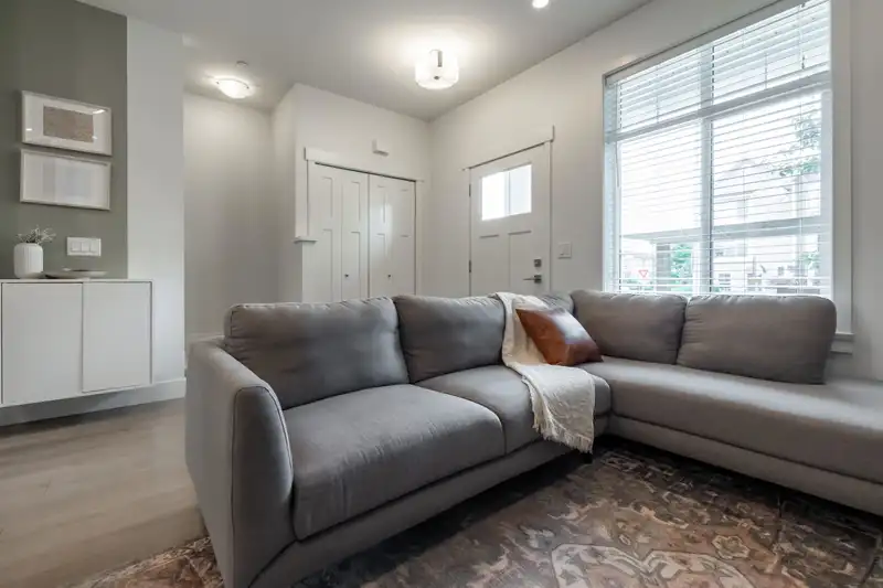 20408 84 AVENUE - photo 4 of 31