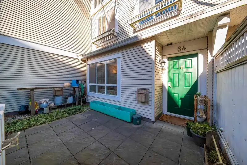 54 6577 SOUTHOAKS CRESCENT - photo 3 of 30