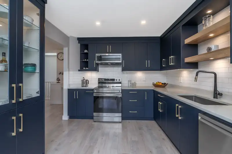 40 15840 84 AVENUE - photo 1 of 37