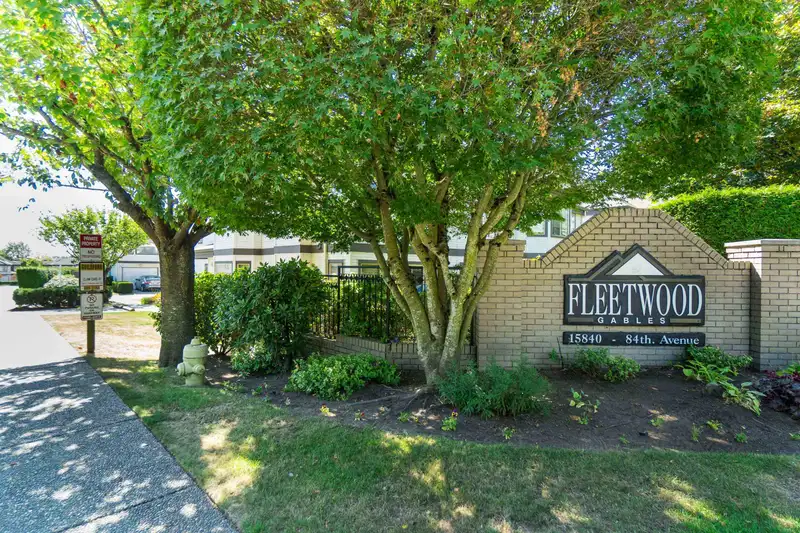40 15840 84 AVENUE - photo 3 of 37