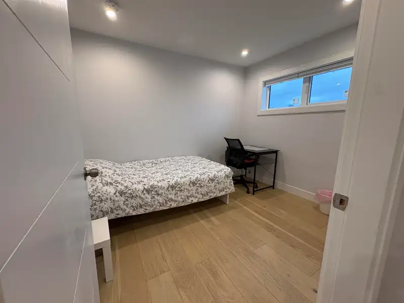 3429 DUNDAS STREET - photo 2 of 26