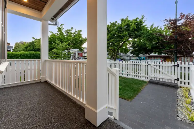 2578 E 4TH AVENUE - photo 2 of 35
