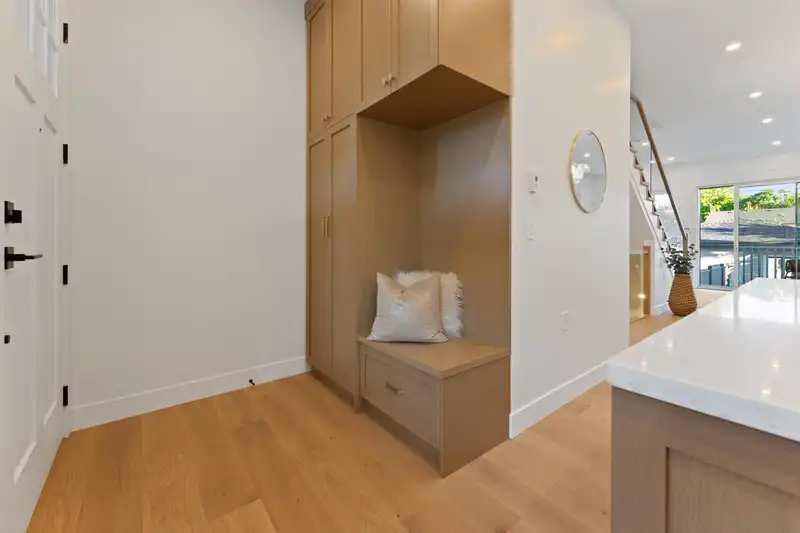 2578 E 4TH AVENUE - photo 3 of 35