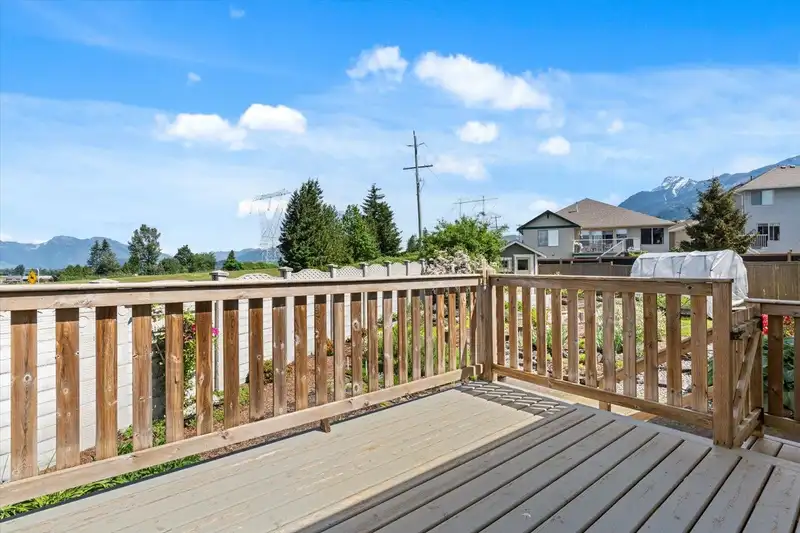 8408 BRADSHAW PLACE - photo 3 of 36