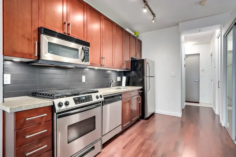 403 2055 YUKON STREET - photo 4 of 25