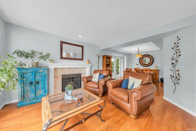 2939 CLIFFROSE CRESCENT - photo 4 of 35