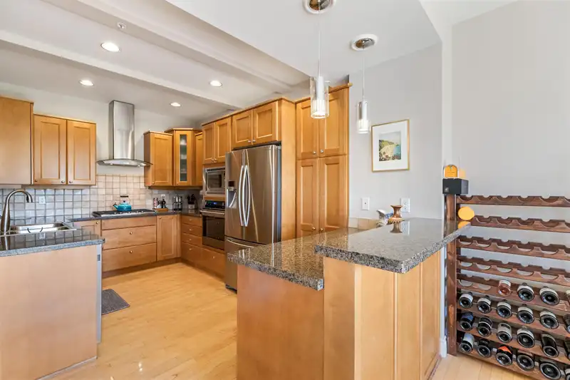 48 16655 64 AVENUE - photo 4 of 40