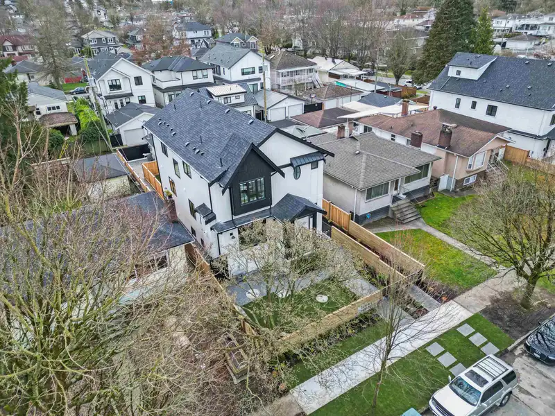 2564 E 15TH AVENUE - photo 3 of 40