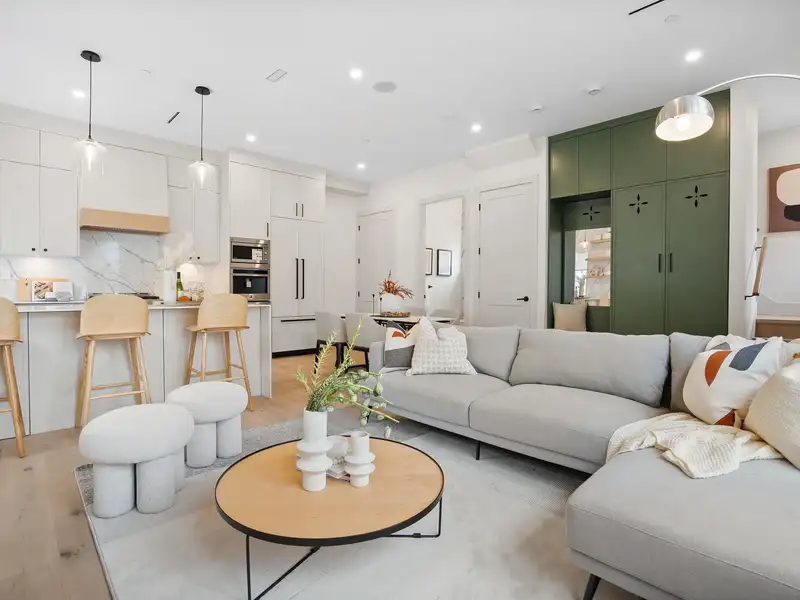 2564 E 15TH AVENUE - photo 4 of 40