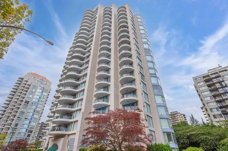 1204 719 PRINCESS STREET - photo 1 of 31