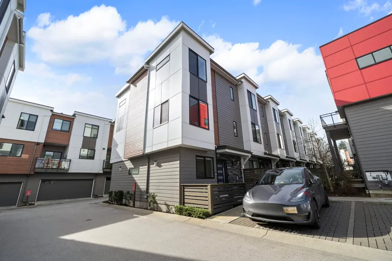 33 1639 162 STREET - photo 1 of 25