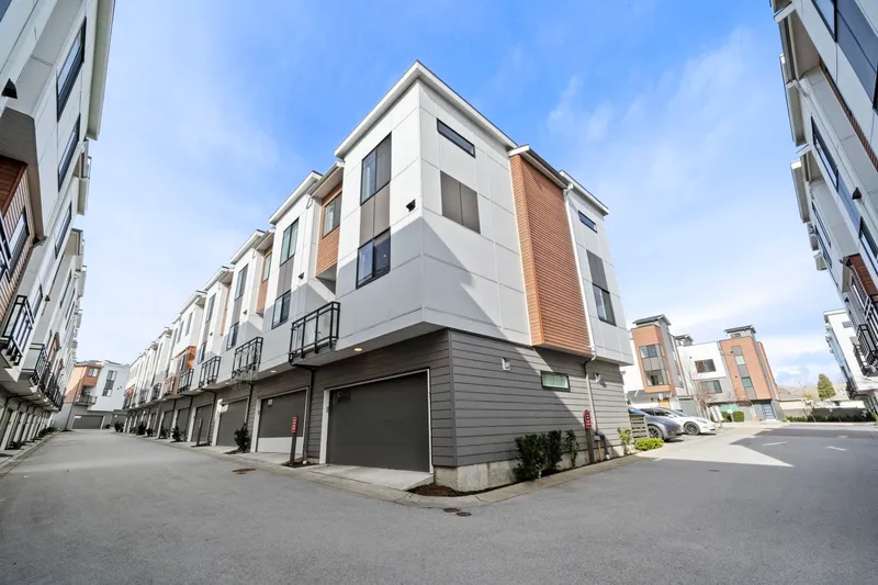 33 1639 162 STREET - photo 3 of 25