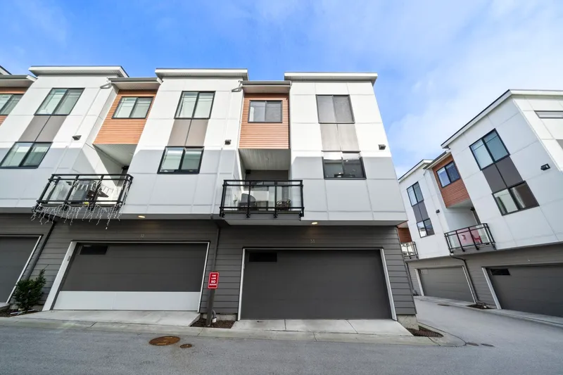 33 1639 162 STREET - photo 4 of 25