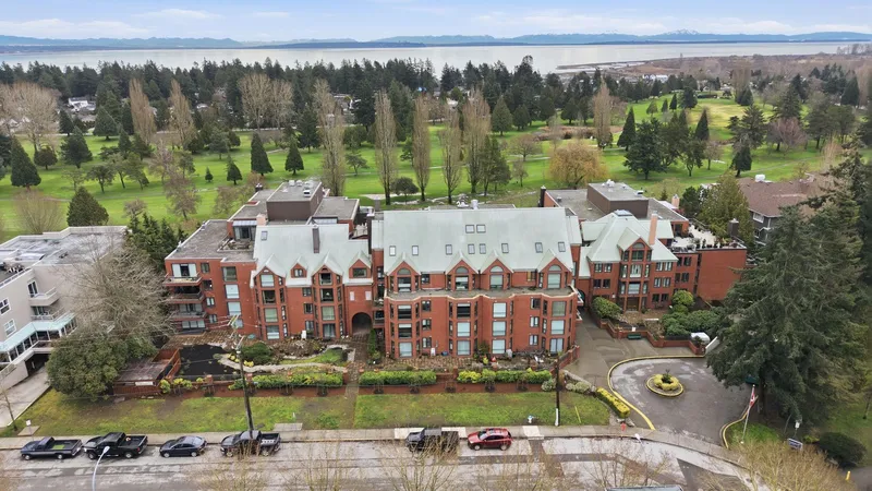 304 1350 VIEW CRESCENT - photo 1 of 18