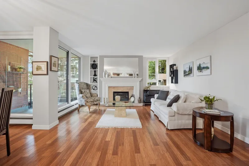 304 1350 VIEW CRESCENT - photo 3 of 18