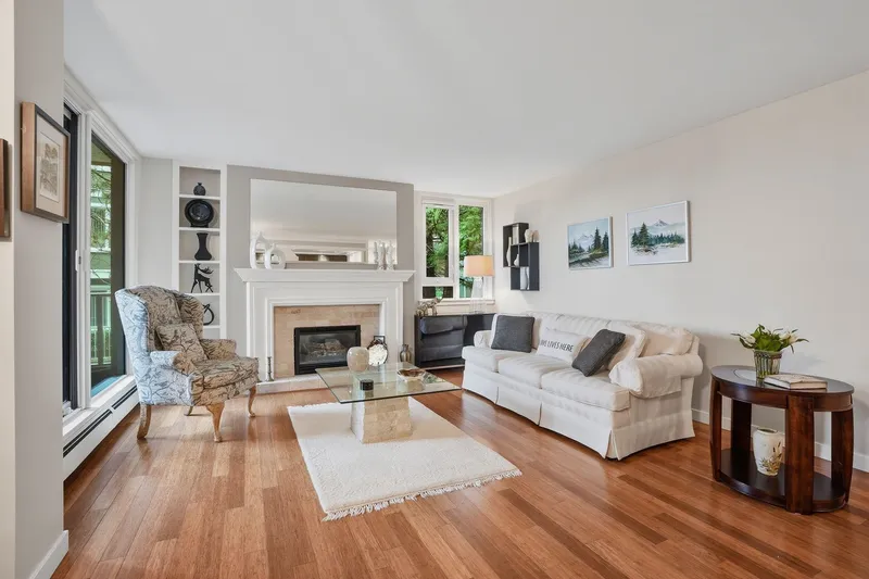 304 1350 VIEW CRESCENT - photo 4 of 18