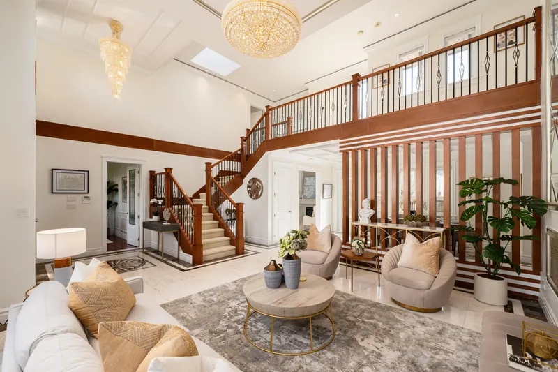 9351 CHAPMOND CRESCENT - photo 3 of 25