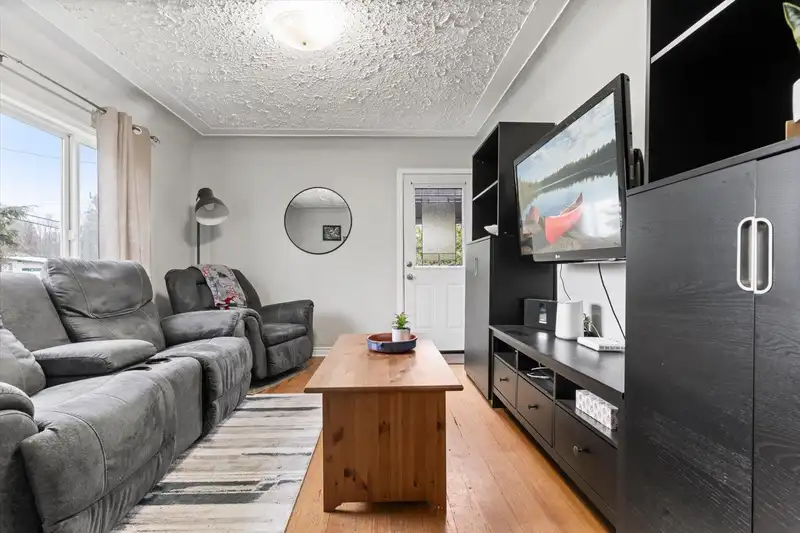 10189 KENT ROAD - photo 4 of 29