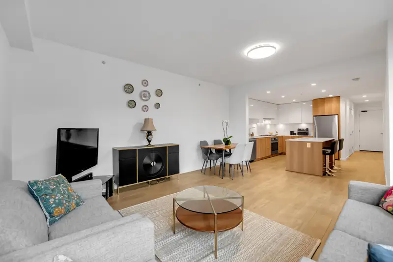 303 715 W 15 STREET - photo 2 of 14