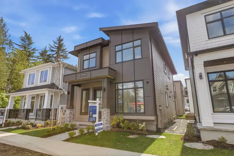 20540 76 AVENUE - photo 1 of 39