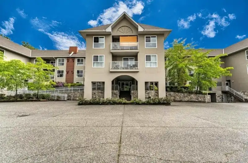 302 19835 64 AVENUE - photo 1 of 40