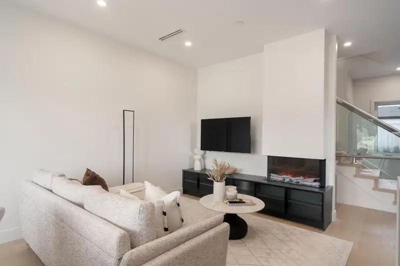 2 8508 EAST BOULEVARD - photo 4 of 35