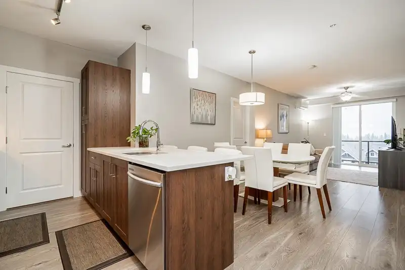 306 20826 72 AVENUE - photo 1 of 37