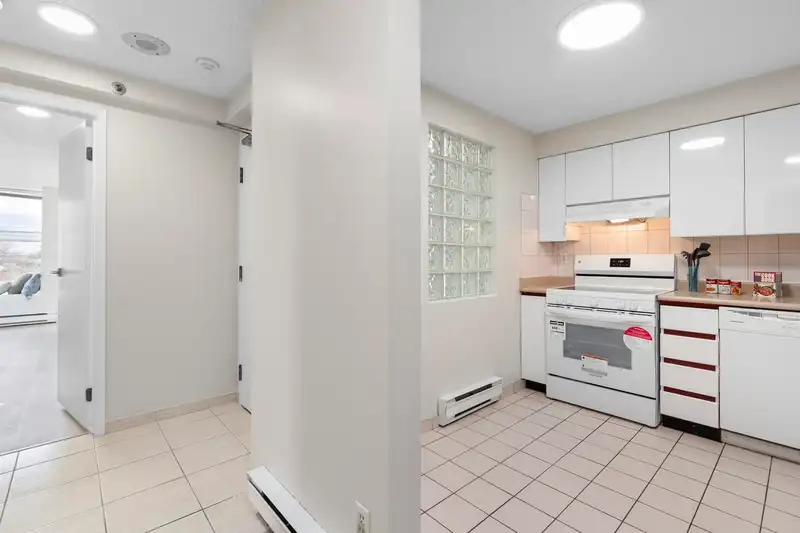301 1771 NELSON STREET - photo 3 of 6