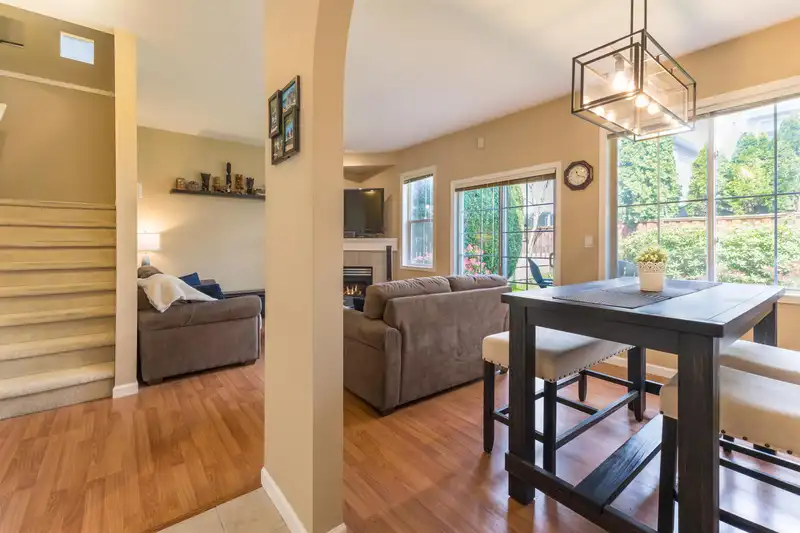 18 18707 65 AVENUE - photo 4 of 40