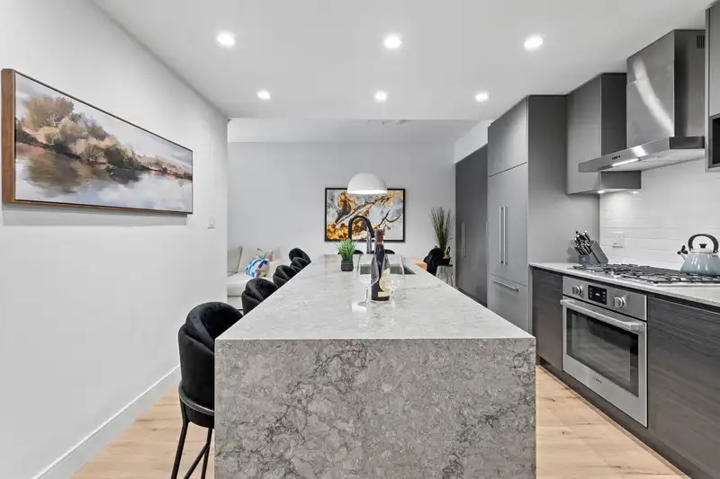 507 3131 MURRAY STREET - photo 3 of 27