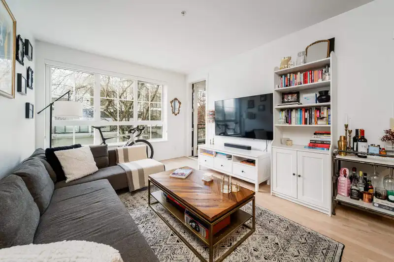 210 2468 BAYSWATER STREET - photo 2 of 30