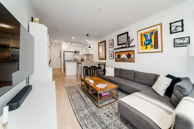210 2468 BAYSWATER STREET - photo 3 of 30