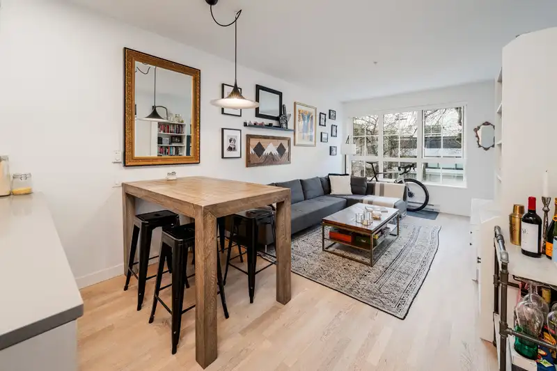 210 2468 BAYSWATER STREET - photo 4 of 30