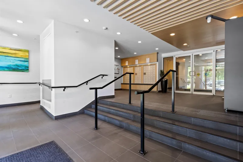 208 10581 140 STREET - photo 3 of 25