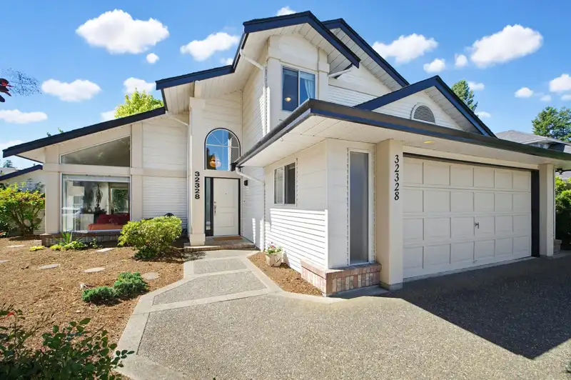 32328 SLOCAN DRIVE - photo 1 of 40
