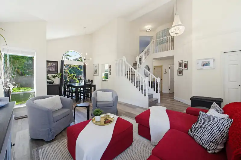 32328 SLOCAN DRIVE - photo 4 of 40