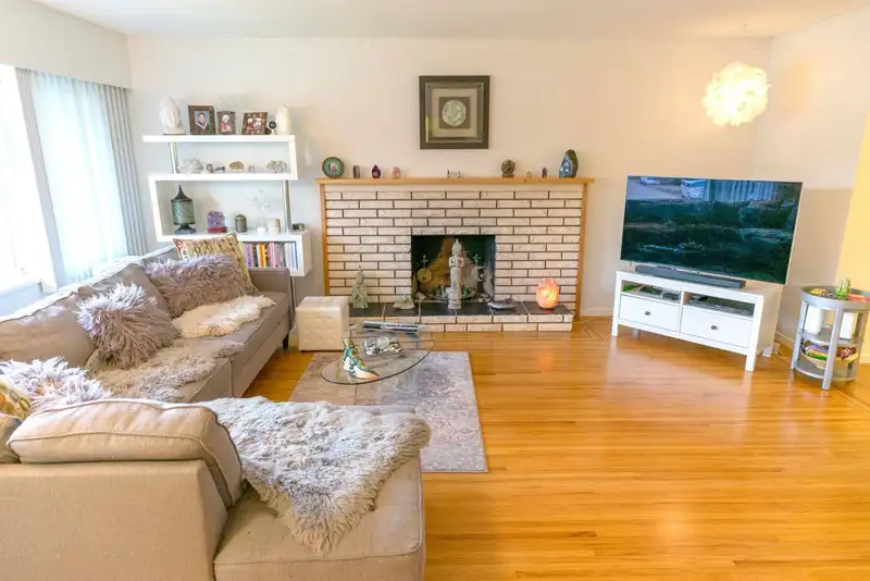 21776 MOUNTAINVIEW CRESCENT - photo 4 of 40