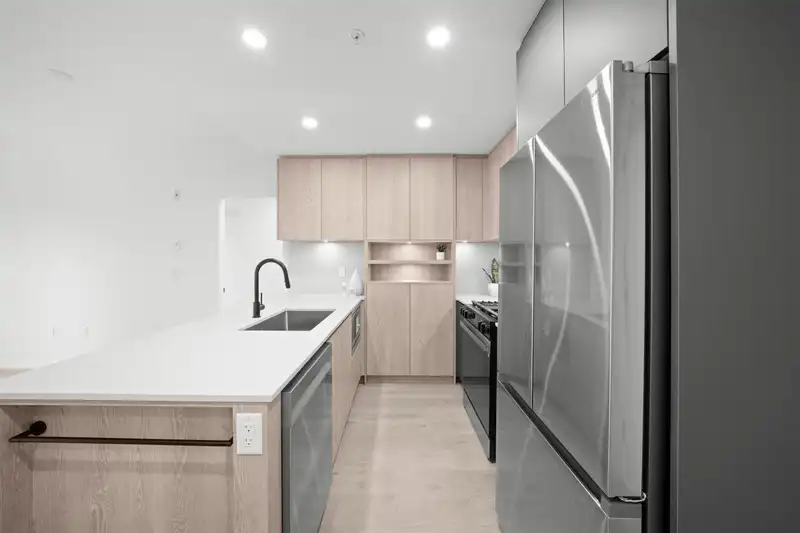 503 6585 195A STREET - photo 1 of 31