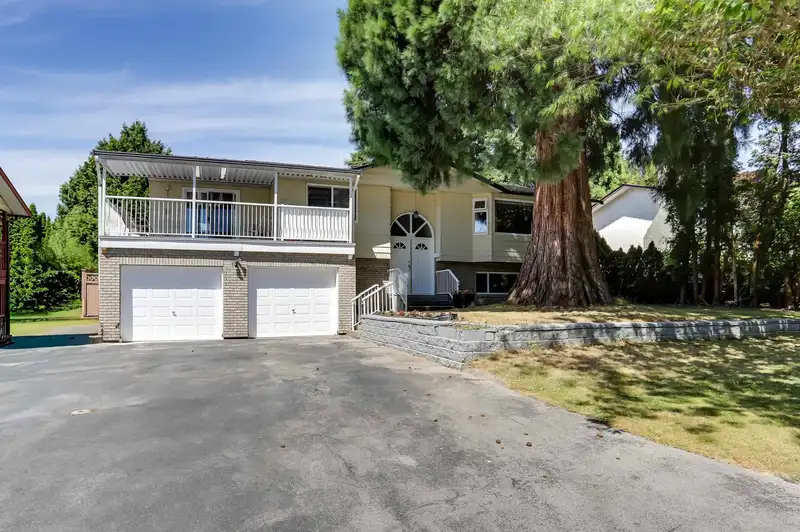 15135 86B AVENUE - photo 1 of 34