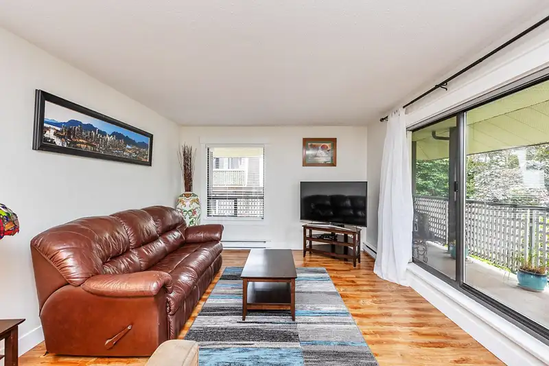 203 1460 MARTIN STREET - photo 4 of 23