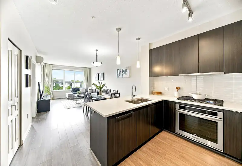 613 9399 ALEXANDRA ROAD - photo 3 of 37