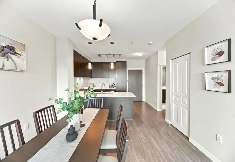 613 9399 ALEXANDRA ROAD - photo 4 of 37