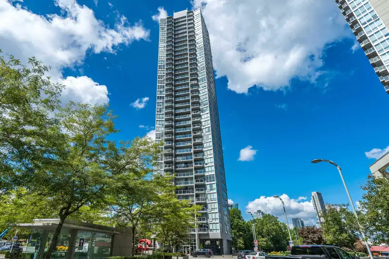 1102 13618 100 AVENUE - photo 2 of 33