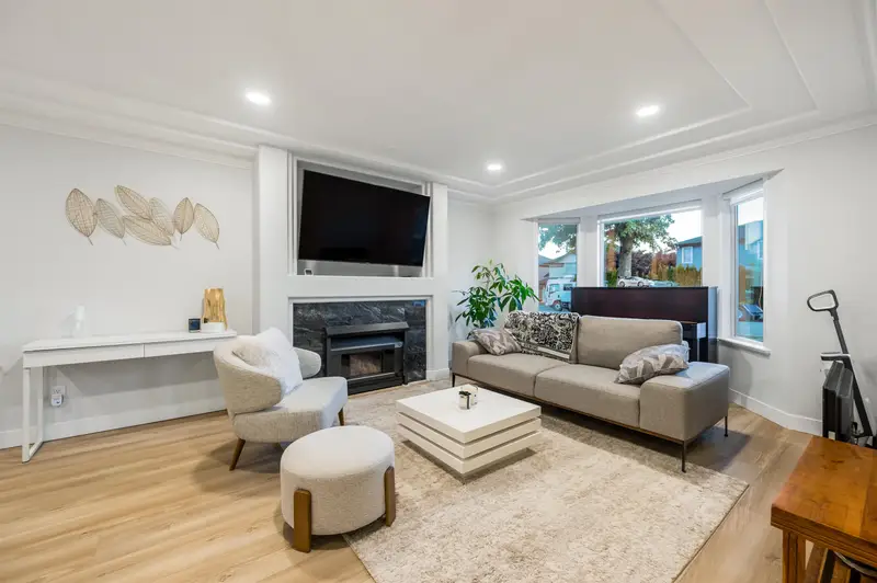 22531 MCCLINTON AVENUE - photo 3 of 25