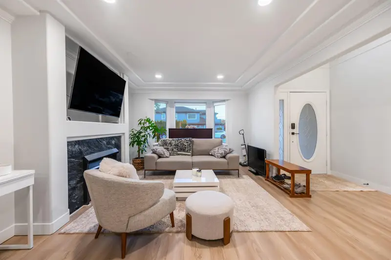 22531 MCCLINTON AVENUE - photo 4 of 25