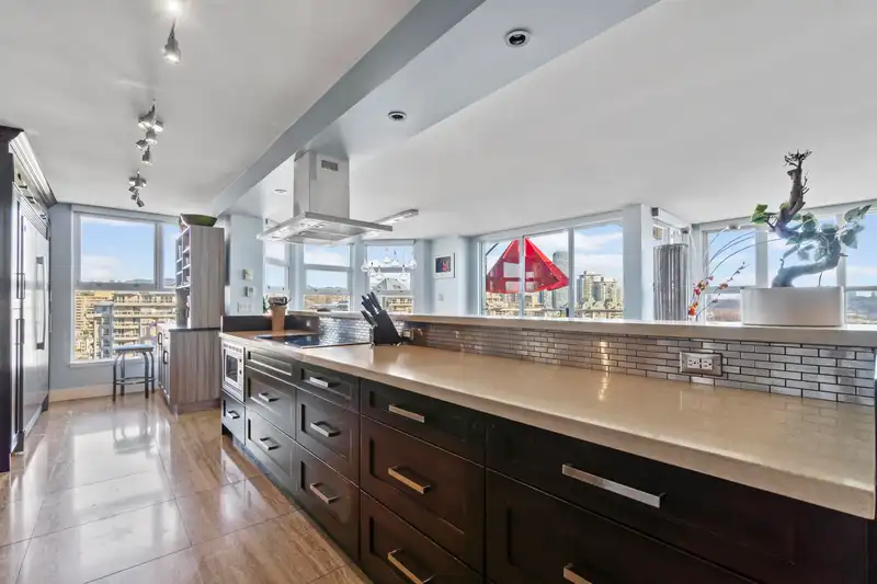1901 1250 QUAYSIDE DRIVE - photo 3 of 38