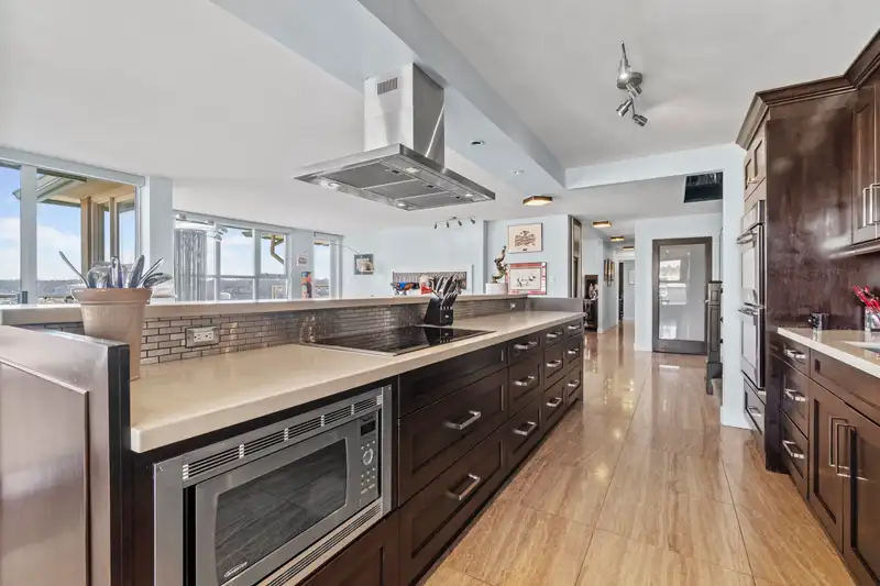 1901 1250 QUAYSIDE DRIVE - photo 4 of 38